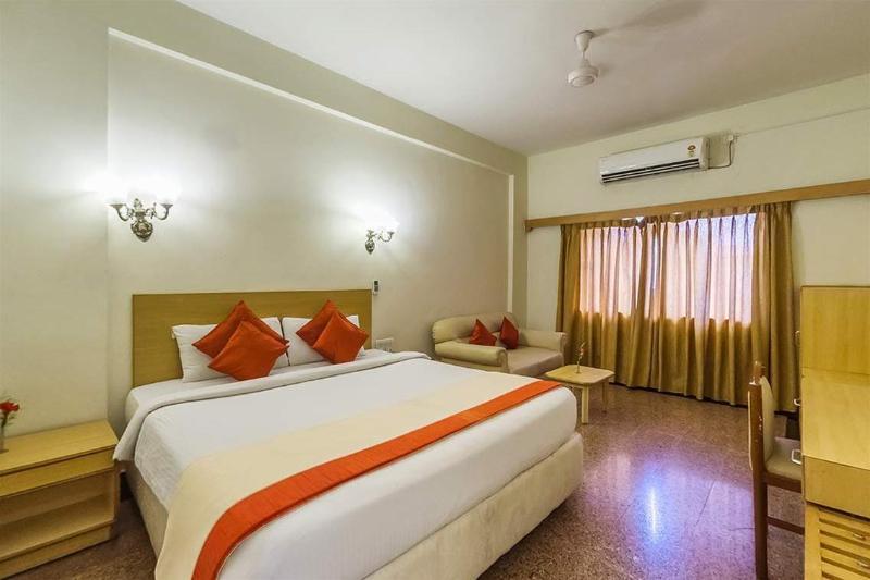 Hotel Mb International Palace Side Mysore Exteriör bild