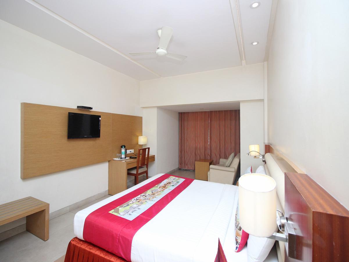 Hotel Mb International Palace Side Mysore Exteriör bild